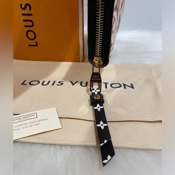 SOLD‼️Louis Vuitton Giant Monogram Crafty Zippy Wallet - Picture 12 of 17